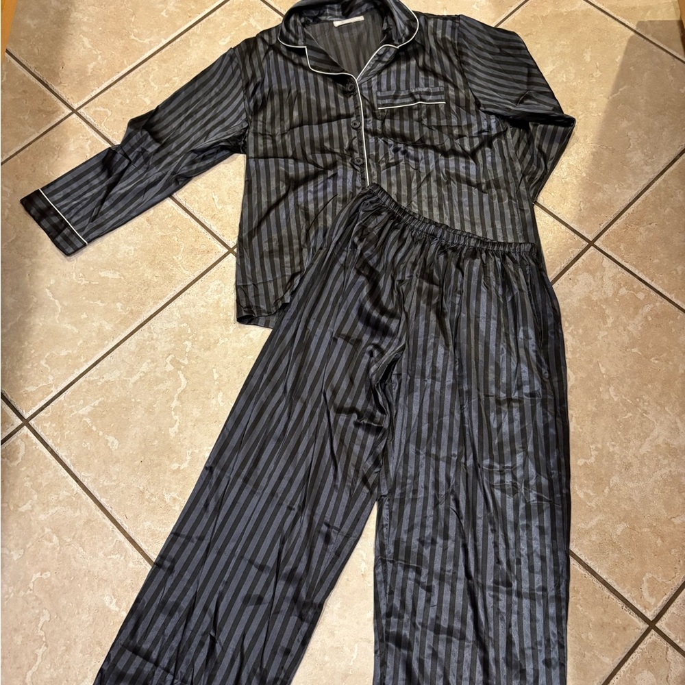 Alexander Del Rosa silky pajama set